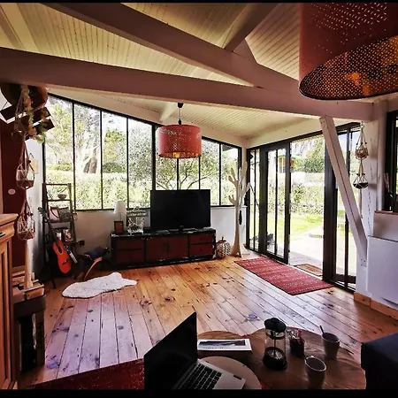 La Maison Du Bonheur Проживание в семье